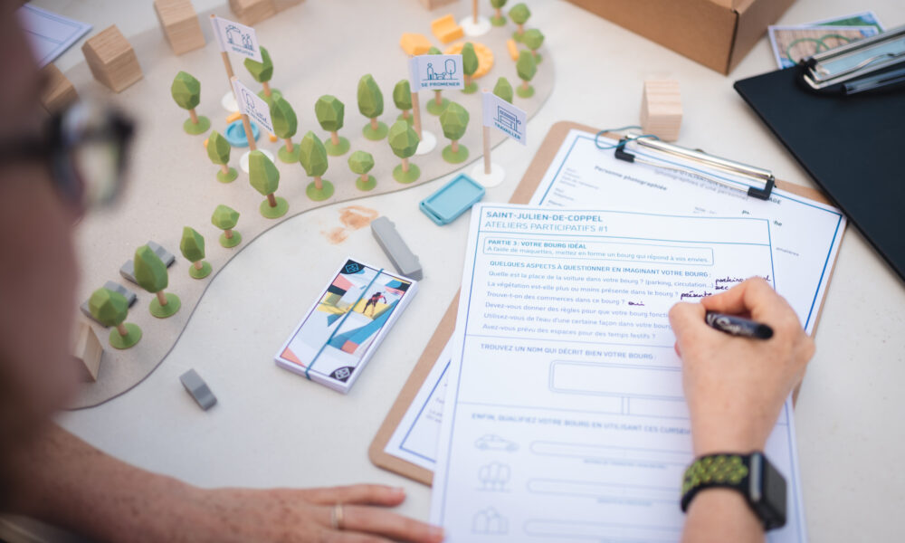 Photo d'une des fiches que les participants devaient remplir pour décrire le bourg idéal qu'ils venaient d'imaginer.