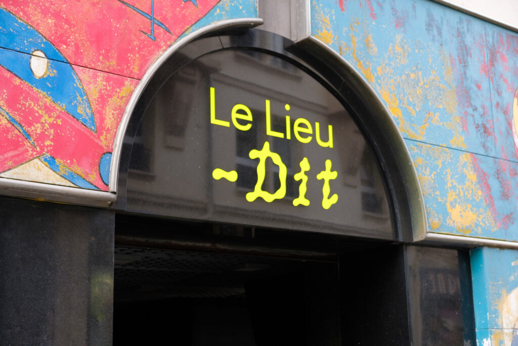 Photo de l'enseigne de l'espace Le Lieu Dit à Clermont-Ferrand.